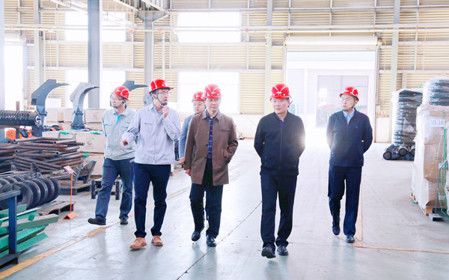 標題：中國農(nóng)機院領(lǐng)導(dǎo)一行到華德牧草公司調(diào)研
瀏覽次數(shù)：1653
發(fā)表時間：2024-04-18