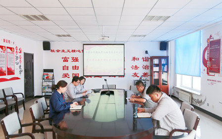 標(biāo)題：華德牧草公司黨委開展黨紀(jì)學(xué)習(xí)教育專題學(xué)習(xí)
瀏覽次數(shù)：1231
發(fā)表時(shí)間：2024-05-24