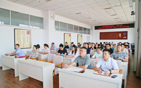 標(biāo)題：中國(guó)農(nóng)機(jī)院黨委委員、副總經(jīng)理，呼和浩特分院黨委書記、董事長(zhǎng)王振華講授黨課
瀏覽次數(shù)：1434
發(fā)表時(shí)間：2024-06-26