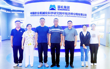 標(biāo)題：國(guó)家牧草產(chǎn)業(yè)技術(shù)體系崗位科學(xué)家何峰一行到呼和浩特分院
調(diào)研交流

瀏覽次數(shù)：1563
發(fā)表時(shí)間：2024-07-18