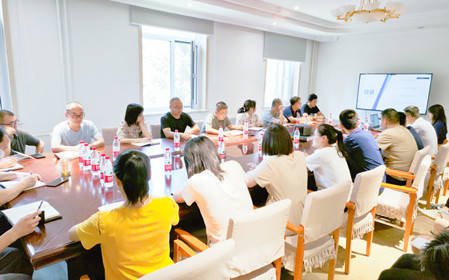 標(biāo)題：研究中心召開(kāi)研發(fā)工作推進(jìn)會(huì)暨落實(shí)“十四五”規(guī)劃研討交流會(huì)
瀏覽次數(shù)：1440
發(fā)表時(shí)間：2024-07-23