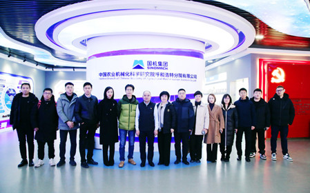 標(biāo)題：蒙草集團(tuán)總裁朱長虹一行到呼和浩特分院調(diào)研交流
瀏覽次數(shù)：2171
發(fā)表時(shí)間：2024-12-20