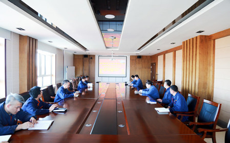 標題：華德牧草公司召開深入貫徹中央八項規(guī)定精神學(xué)習(xí)教育動員部署會暨2025年全面從嚴治黨工作會議
瀏覽次數(shù)：2027
發(fā)表時間：2025-04-07